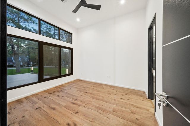 2438 Carriage Lamp Lane, Conroe, TX 77384