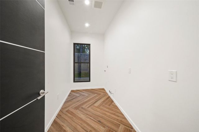 2438 Carriage Lamp Lane, Conroe, TX 77384