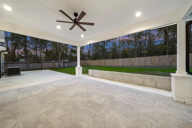 2438 Carriage Lamp Lane, Conroe, TX 77384