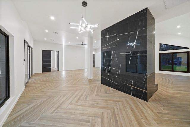 2438 Carriage Lamp Lane, Conroe, TX 77384