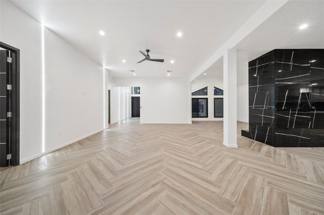 2438 Carriage Lamp Lane, Conroe, TX 77384