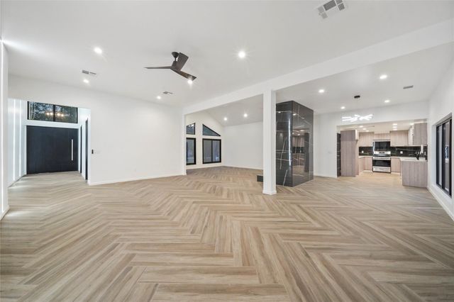 2438 Carriage Lamp Lane, Conroe, TX 77384