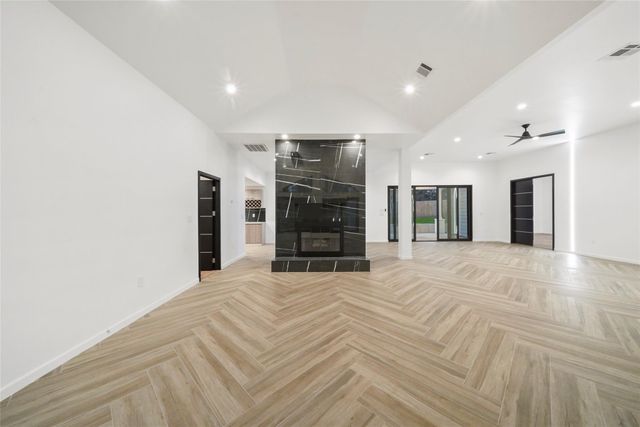 2438 Carriage Lamp Lane, Conroe, TX 77384