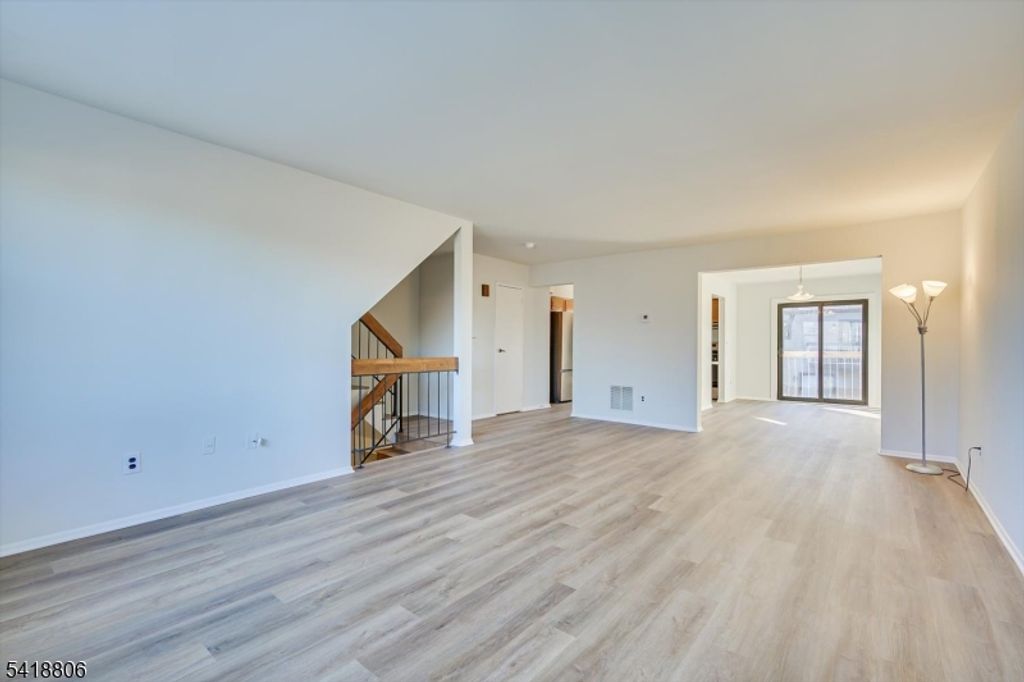 Image 11 of property listing at 7107 Hana Rd, Edison Twp., NJ 08817