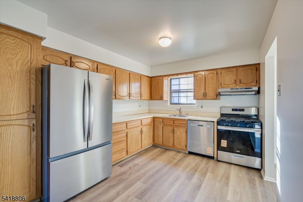 Image 15 of property listing at 7107 Hana Rd, Edison Twp., NJ 08817