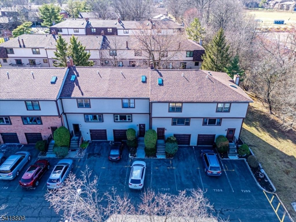 Image 4 of property listing at 7107 Hana Rd, Edison Twp., NJ 08817