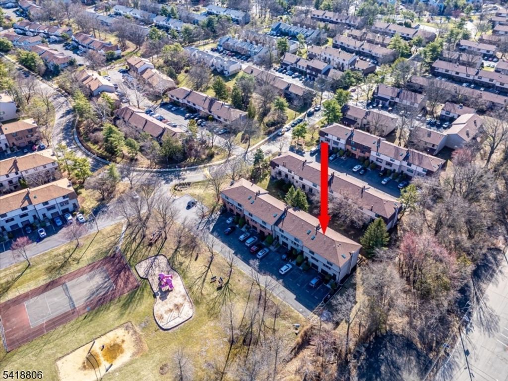 Image 5 of property listing at 7107 Hana Rd, Edison Twp., NJ 08817