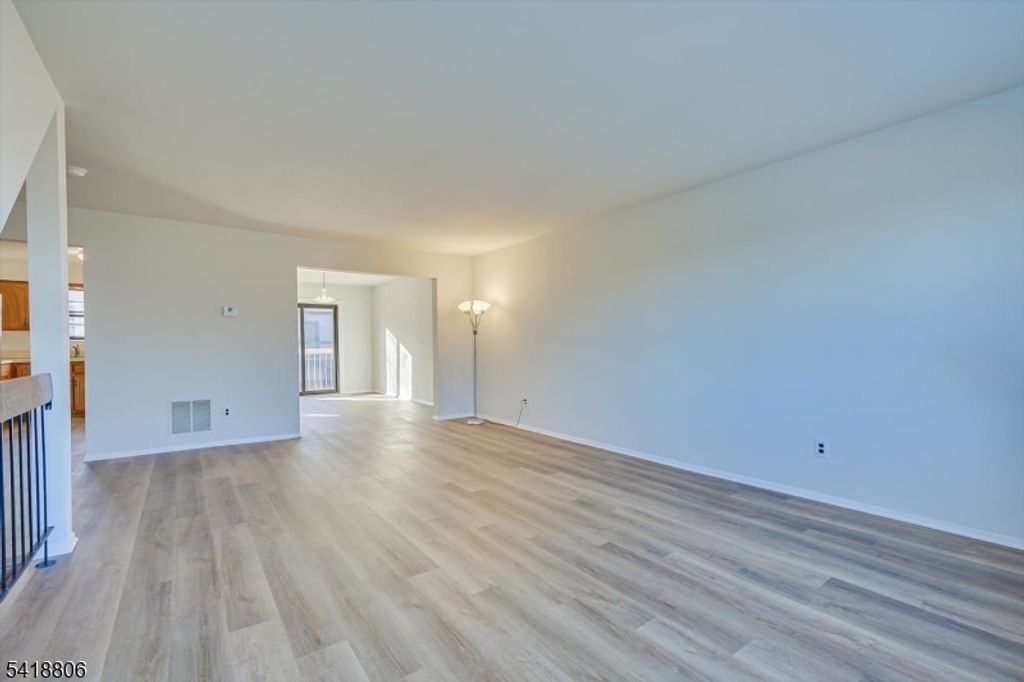 Image 10 of property listing at 7107 Hana Rd, Edison Twp., NJ 08817