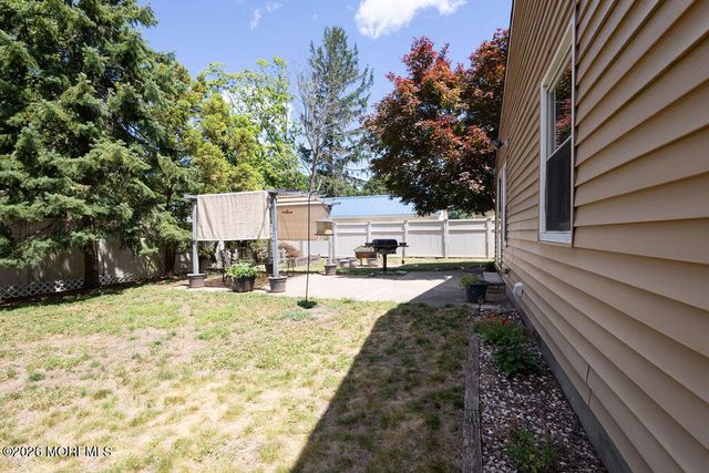 40 Highland Avenue, Hazlet, NJ 07730