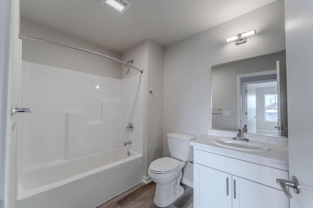 1084 W 20TH AVENUE, Oshkosh, WI 54902