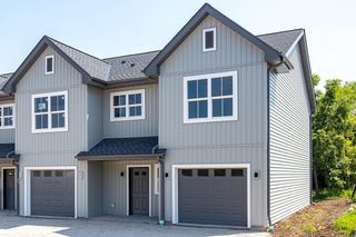 1084 W 20TH AVENUE, Oshkosh, WI 54902