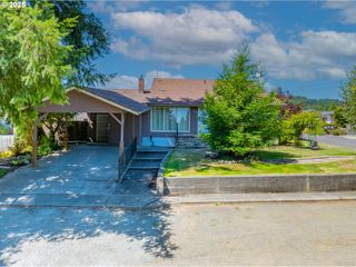 1495 N Hemlock St, Coquille, OR 97423