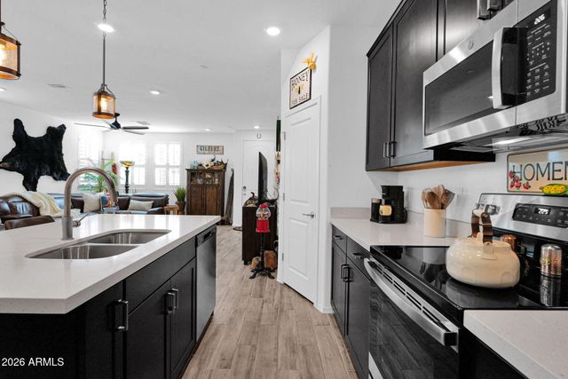 1917 E HAMPTON Lane 111, Gilbert, AZ 85295