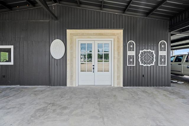 1950 County Road 430, Waelder, TX 78959