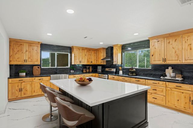 1950 County Road 430, Waelder, TX 78959