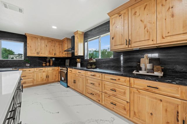1950 County Road 430, Waelder, TX 78959
