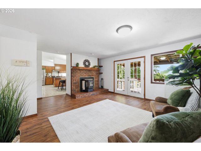 6720 CAMELLIA Ct, Springfield, OR 97478