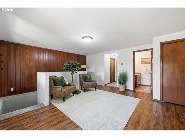 6720 CAMELLIA Ct, Springfield, OR 97478