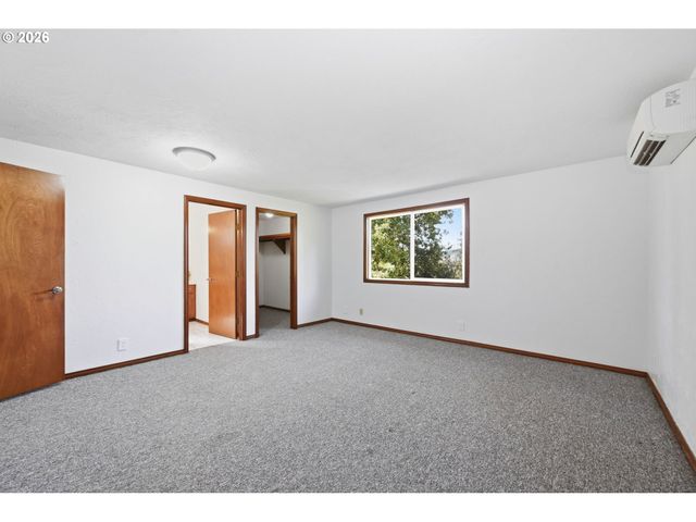 6720 CAMELLIA Ct, Springfield, OR 97478
