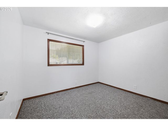 6720 CAMELLIA Ct, Springfield, OR 97478