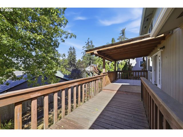 6720 CAMELLIA Ct, Springfield, OR 97478