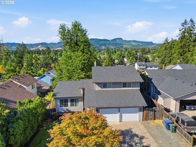 6720 CAMELLIA Ct, Springfield, OR 97478