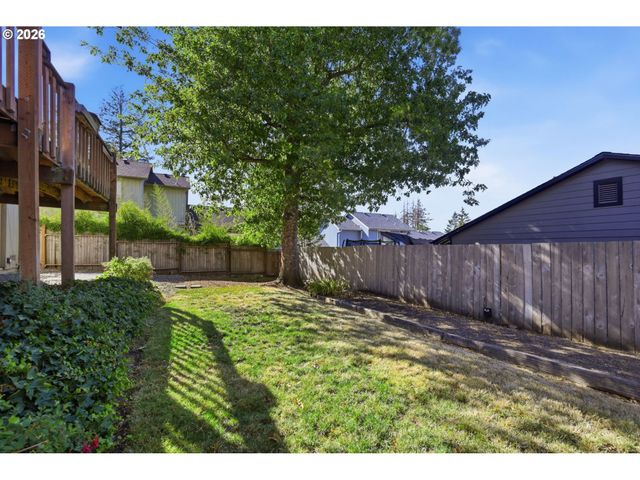 6720 CAMELLIA Ct, Springfield, OR 97478