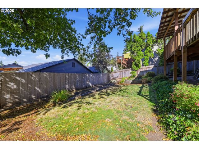 6720 CAMELLIA Ct, Springfield, OR 97478