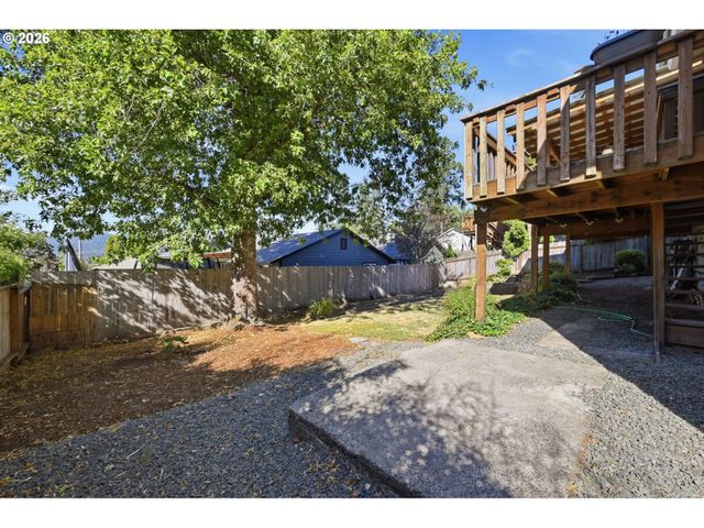 6720 CAMELLIA Ct, Springfield, OR 97478