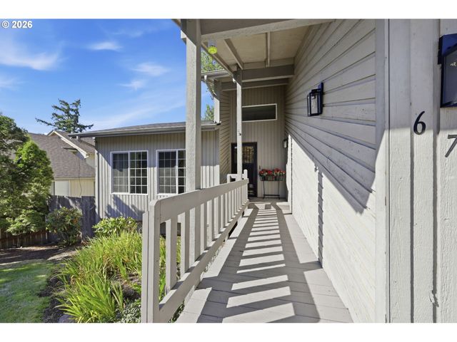 6720 CAMELLIA Ct, Springfield, OR 97478