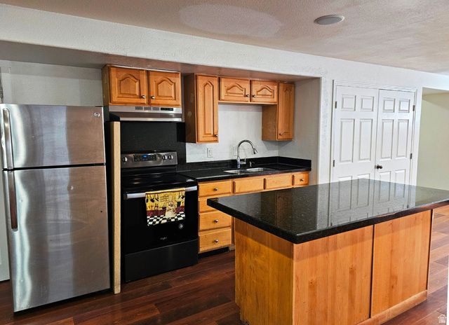 6516 S APPLE CREEK CT, Salt Lake City, UT 84118