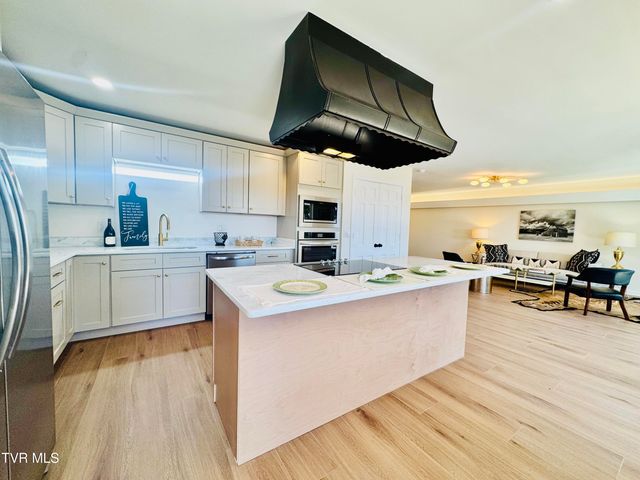 2 Rovan Circle, Johnson City, TN 37601