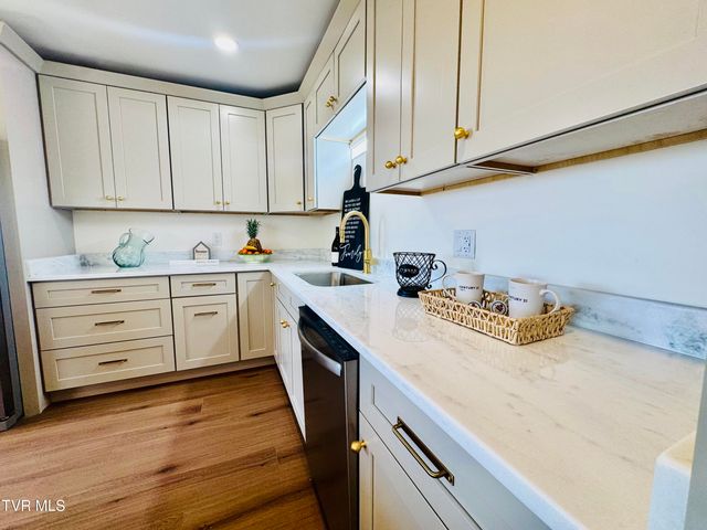 2 Rovan Circle, Johnson City, TN 37601