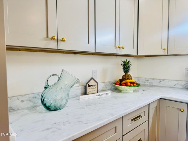 2 Rovan Circle, Johnson City, TN 37601