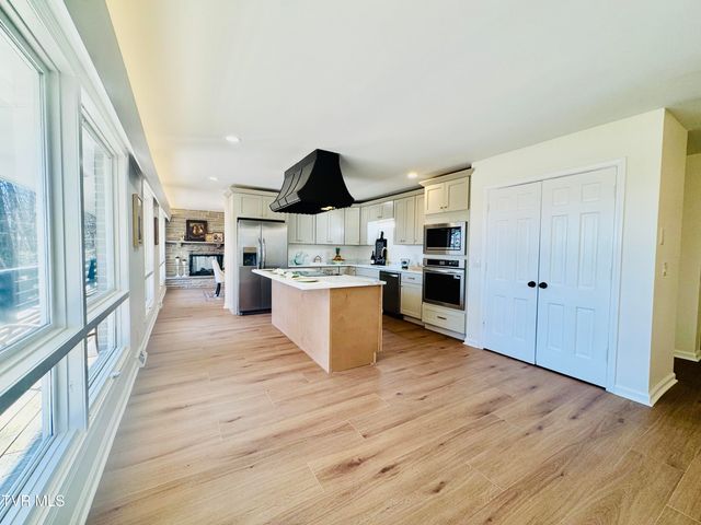 2 Rovan Circle, Johnson City, TN 37601