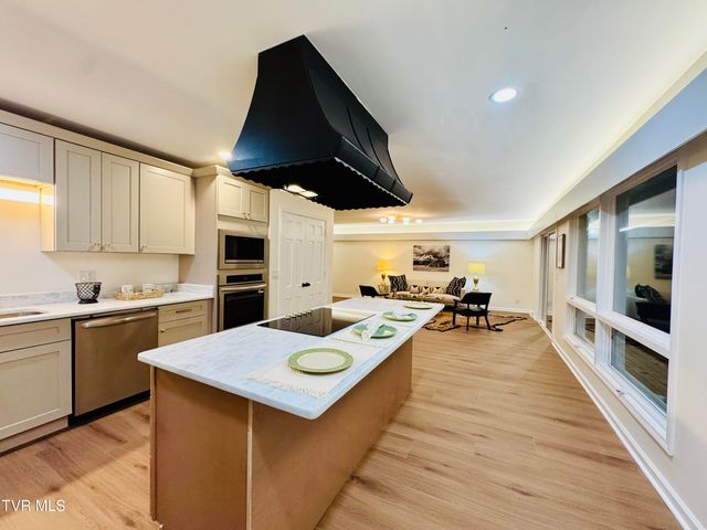 2 Rovan Circle, Johnson City, TN 37601