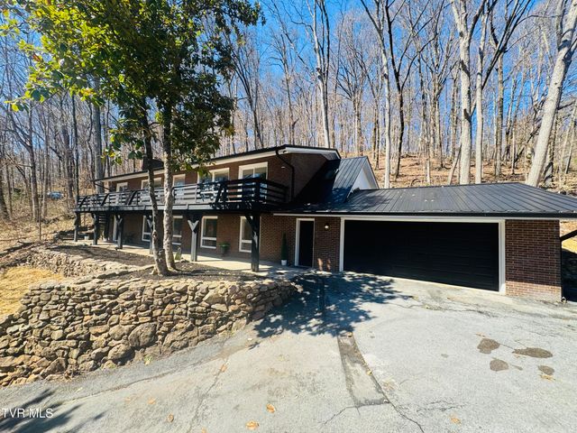 2 Rovan Circle, Johnson City, TN 37601