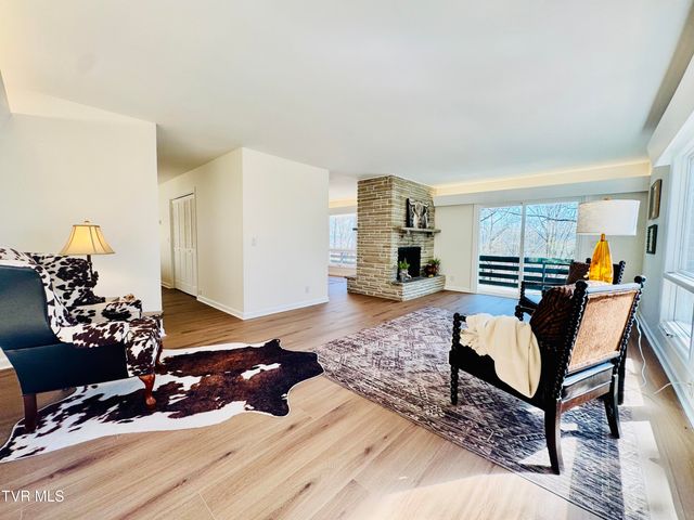 2 Rovan Circle, Johnson City, TN 37601