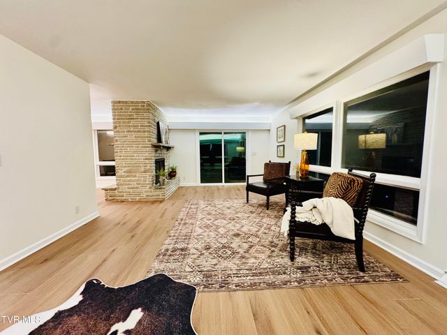 2 Rovan Circle, Johnson City, TN 37601