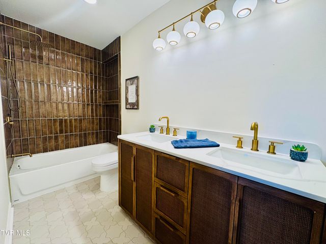 2 Rovan Circle, Johnson City, TN 37601