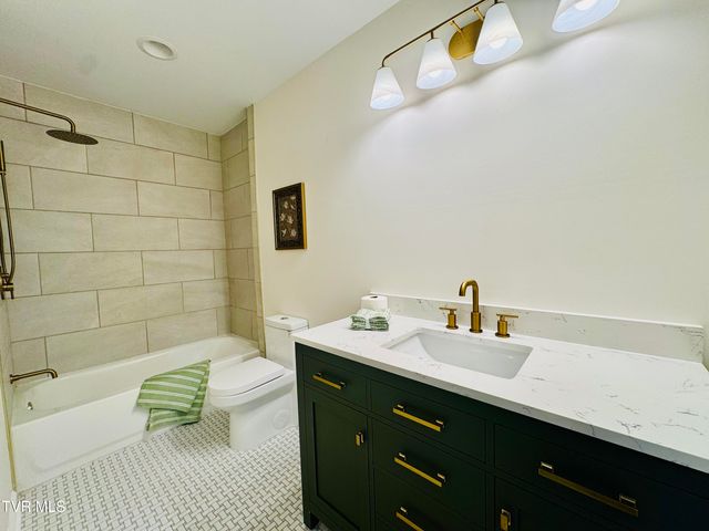 2 Rovan Circle, Johnson City, TN 37601