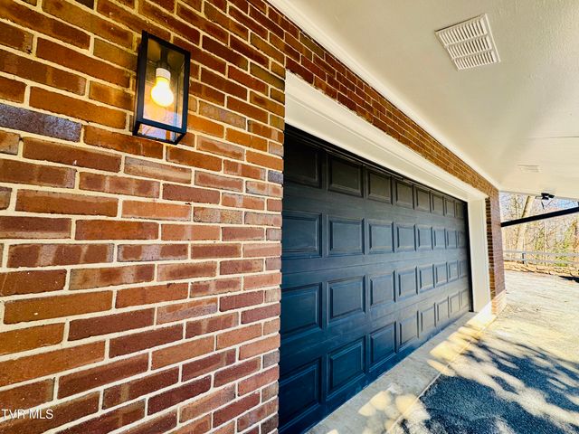 2 Rovan Circle, Johnson City, TN 37601