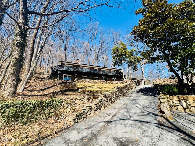 2 Rovan Circle, Johnson City, TN 37601