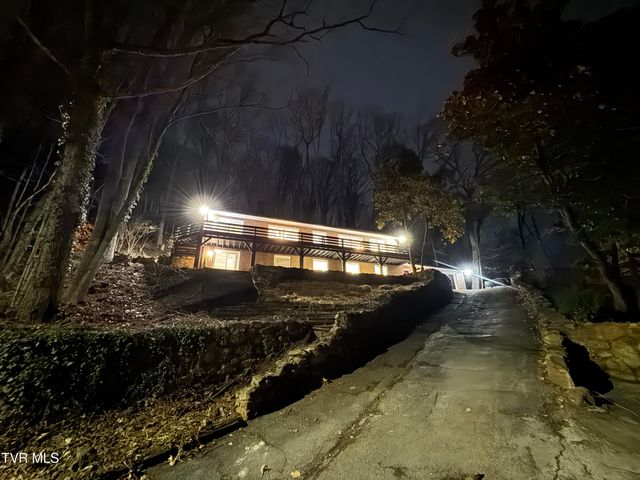 2 Rovan Circle, Johnson City, TN 37601