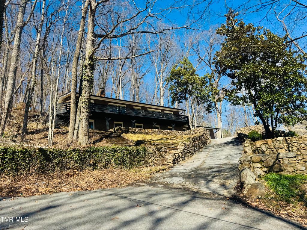 2 Rovan Circle, Johnson City, TN 37601