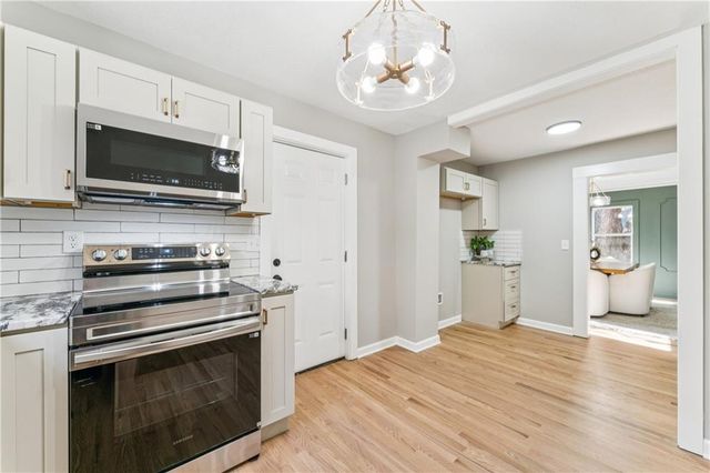 209 E 72nd Terrace, Kansas City, MO 64114