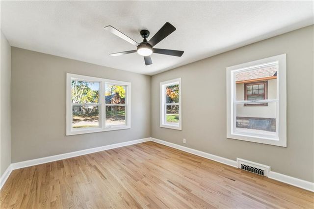 209 E 72nd Terrace, Kansas City, MO 64114