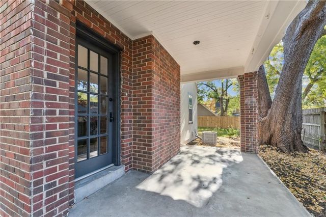 209 E 72nd Terrace, Kansas City, MO 64114