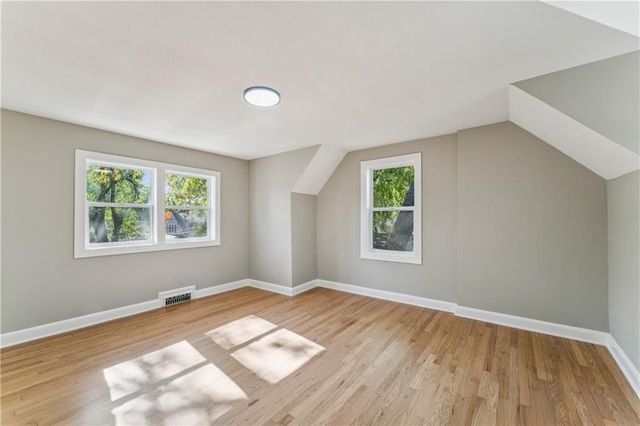 209 E 72nd Terrace, Kansas City, MO 64114