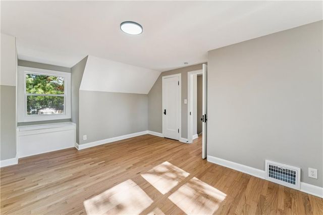 209 E 72nd Terrace, Kansas City, MO 64114